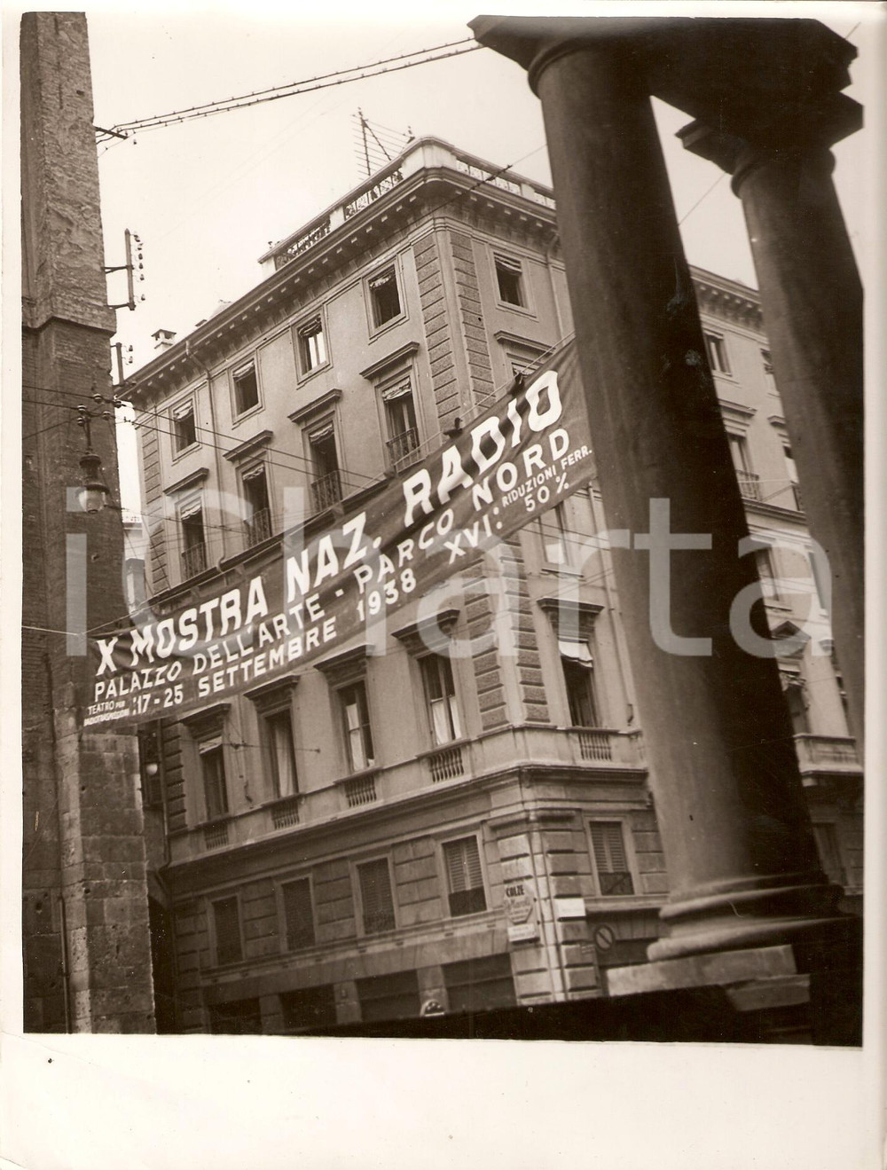 Fotografia d'epoca originale 1938 MILANO Striscioni in cittÃ  per mostra della RADIO alla Triennale *Foto 1