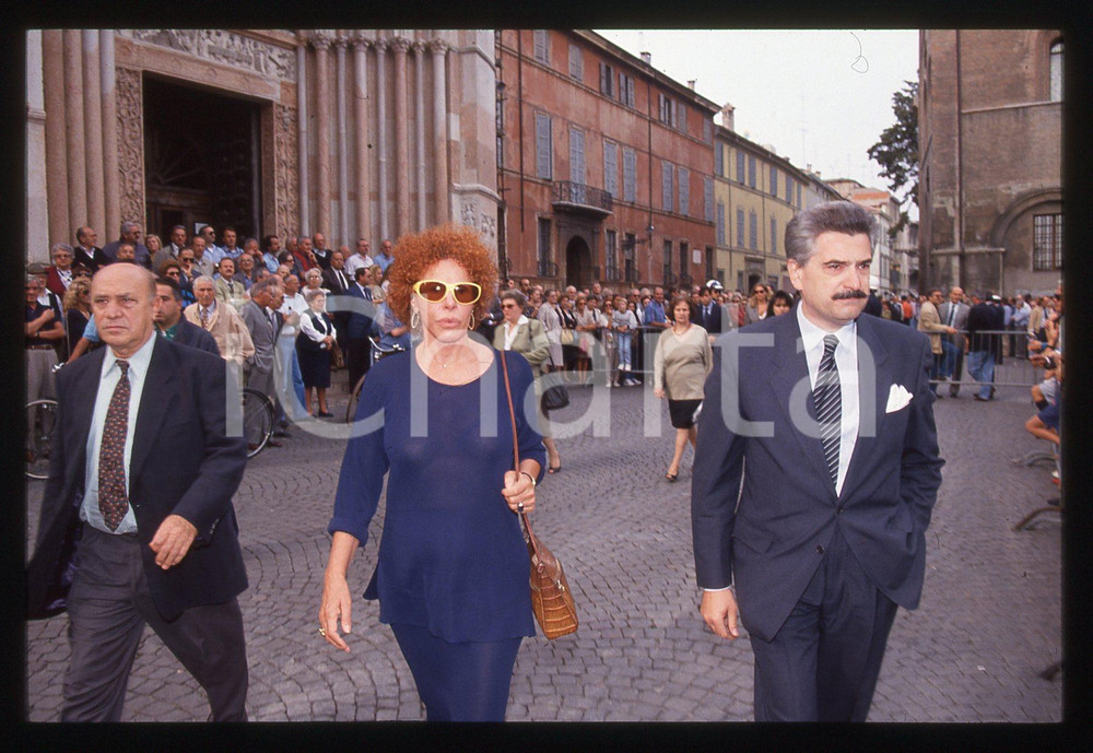 35mm vintage slide* 1990 ca COSTUME Ornella VANONI Ritratto della cantante (2)