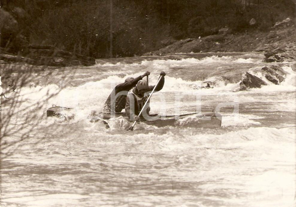 Fotografia d epoca originale 1985 ca PIOBBICO  CANOA Manifestazione canoistica Foto 1