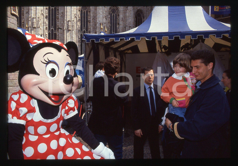 35mm vintage slide* 1990 MILANO Daniele e Gaia MASSARO con MINNIE Evento DISNEY