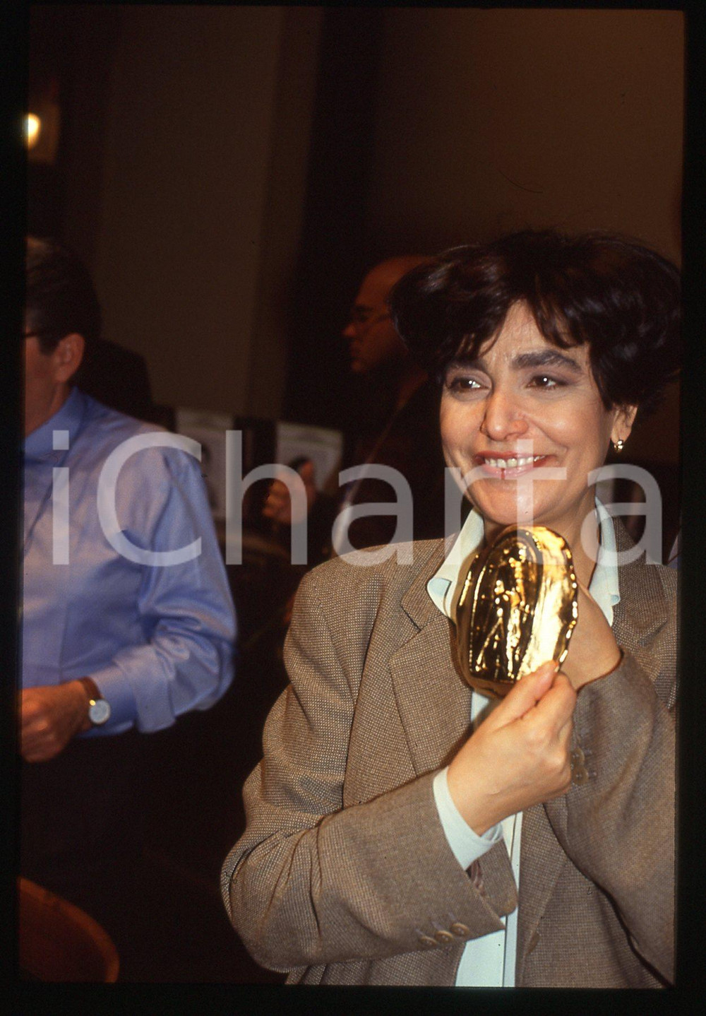 35mm vintage slide* 1992 SANREMO Mia MARTINI con premio fotografi e giornalisti