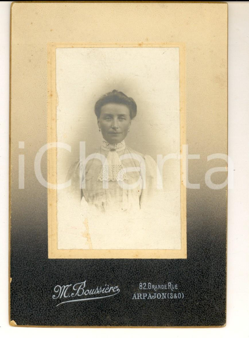 Fotografia d epoca originale 1900 ca ARPAJON F Ritrattodi donna con colletto di pizzo Foto BOUSSIERE 1