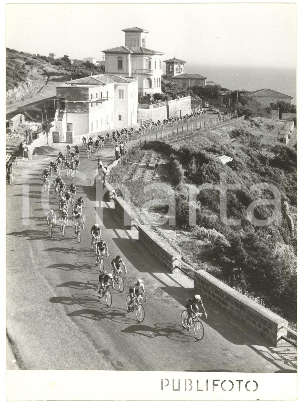 1957 CICLISMO Giro d'Italia - 8^ tappa PESCARA-NAPOLI Passaggio della gara *Foto