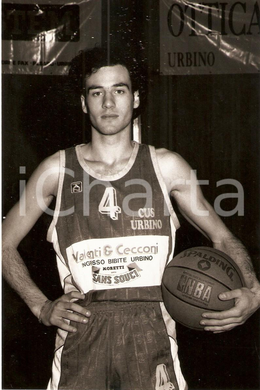 Fotografia d epoca originale 1990 ca CUS URBINO UniversitÃ  degli studi BASKET Il cestista COMUZZO Foto 1
