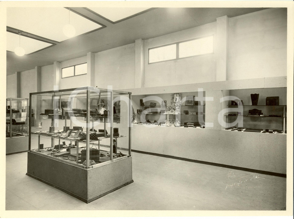 Fotografia d epoca originale 1932 FIRENZE Fiera Nazionale dell Artigianato  Vetrine oggetti in pelle Foto 1