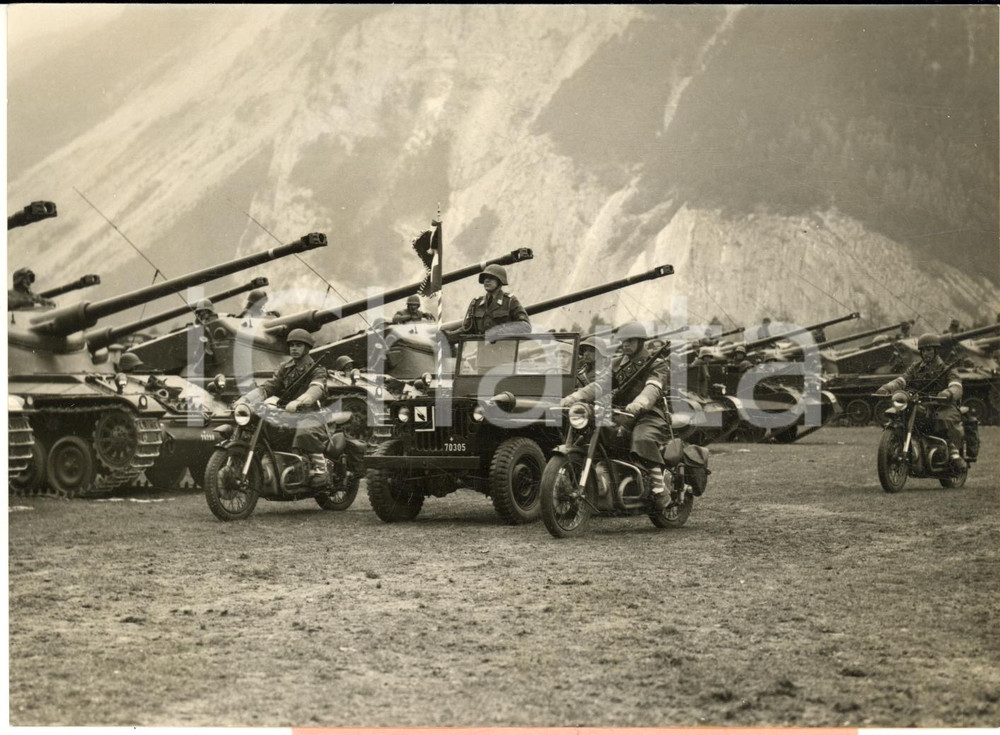 1954 SCHWEIZ Standartenubergabe an die erste Leichte Panzerabteilung der Armee