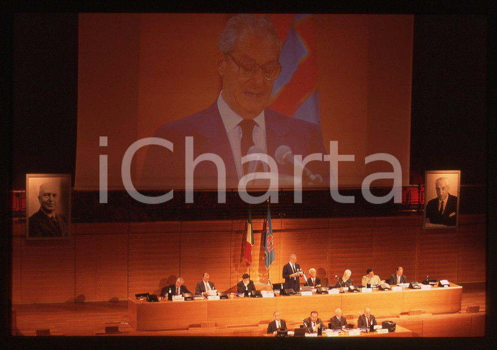 35mm vintage slide* 1996 TORINO Cesare ROMITI parla agli azionisti FIAT (2)