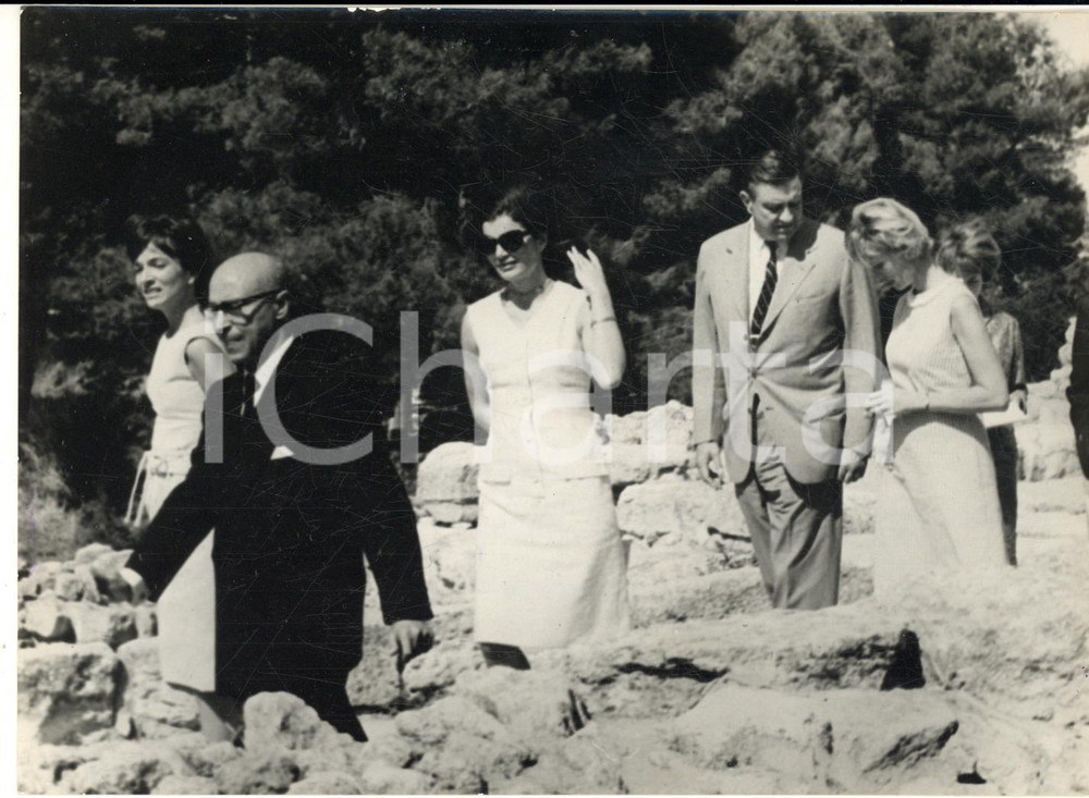 1963 CRETA Jacqueline KENNEDY in vacanza visita gli scavi archeologici  *Foto