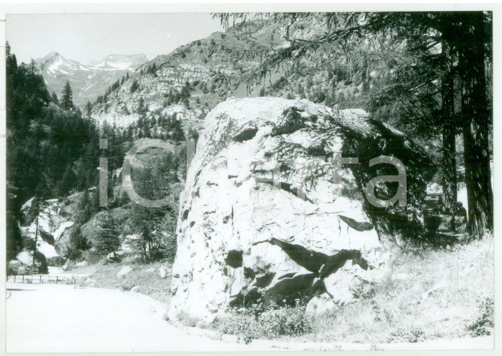 Fotografia d epoca originale 1980 VAL FORMAZZA Veduta di uno sperone di roccia FOTO 18x13 1