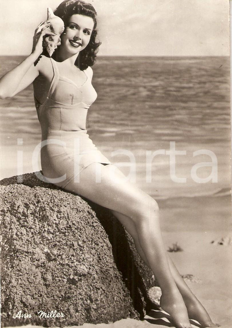 Cartolina originale da collezione 1950 ca CINEMA Attrice Ann MILLER ascolta suono delle onde da conchiglia *FG NV 1