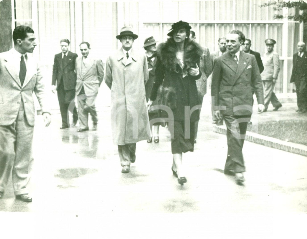 Fotografia d epoca originale 1936 MILANO Maria JosÃ© di SAVOIA Giulio BARELLA visitano TRIENNALE Fotografia 1
