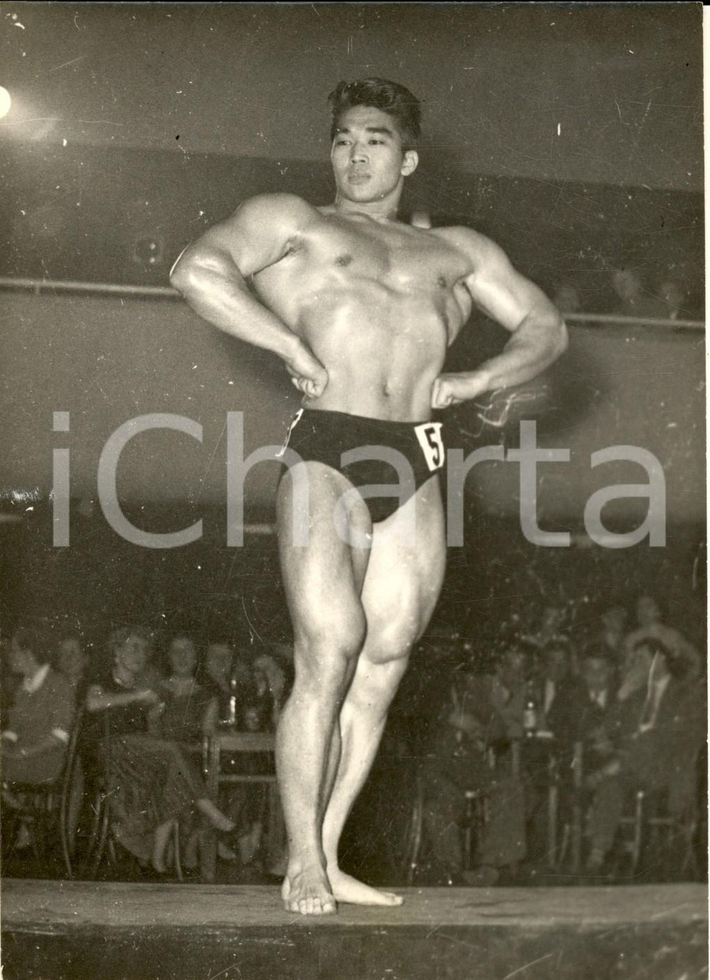 Fotografia d epoca originale 1954 ROUBAIX Tom KONO eletto atleta piÃ¹ bello del mondo Foto 14x18 cm 1