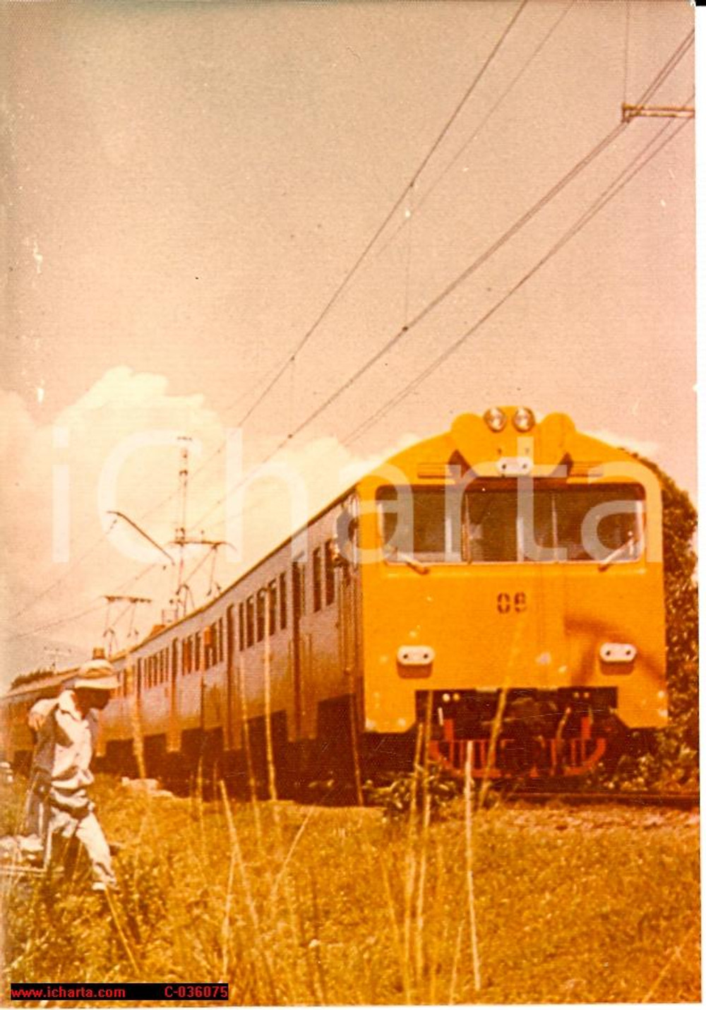 Fotografia d'epoca originale 1970 Indonesian Raylways electric train REAL PHOTO 1