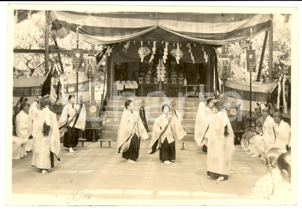 Fotografia d epoca originale 1930 ca NIKKO GIAPPONE Danze sacre ballate da vergini Fotografia 1