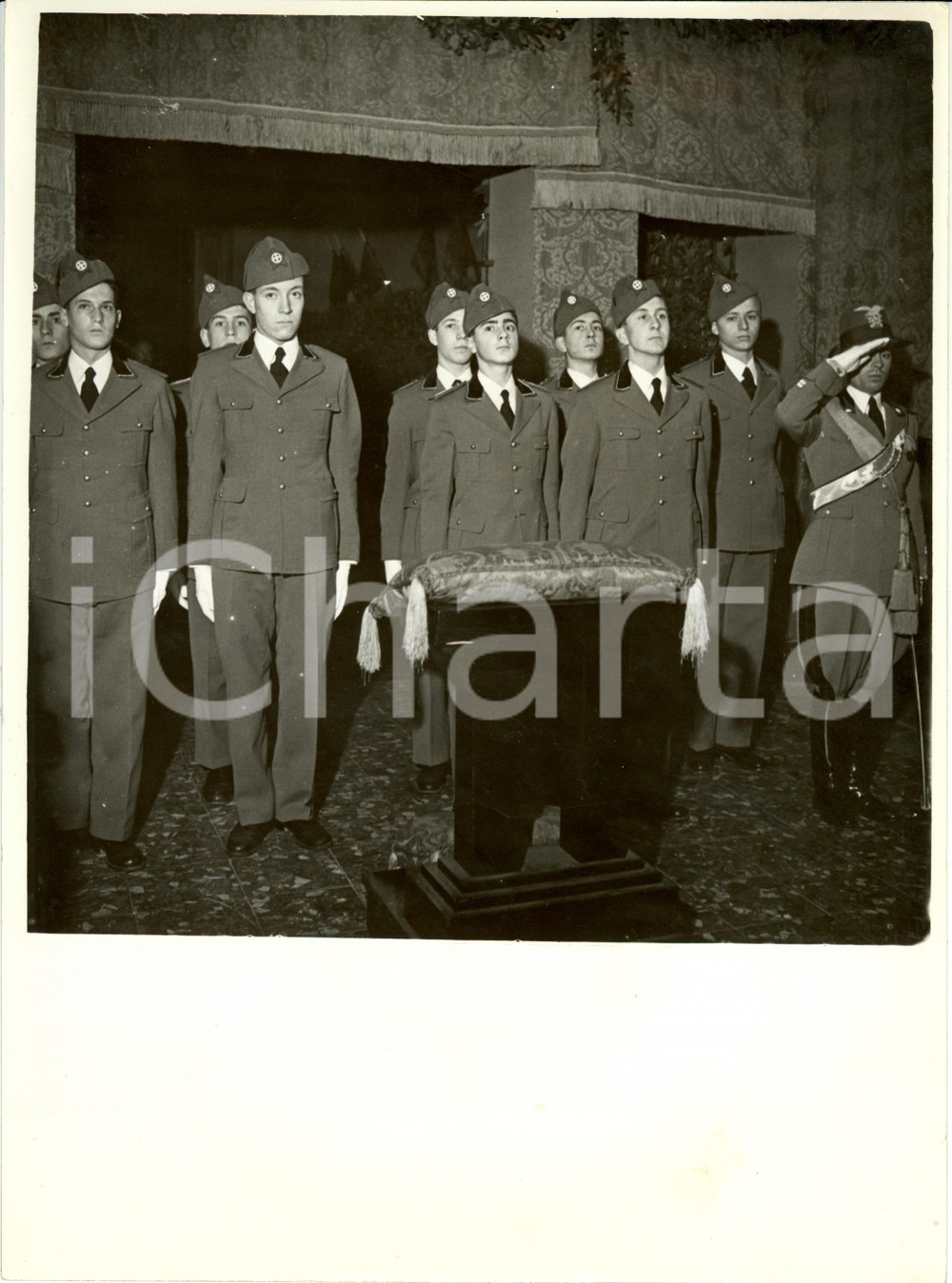 Fotografia d epoca originale 1935 MILANO Omaggio alunni Collegio Militare a cripta Caduti Fascisti Foto 1
