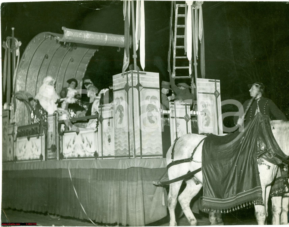 Fotografia d'epoca originale 1934 MILANO Corteo di Carnevale MENEGHINO e CECCA 1