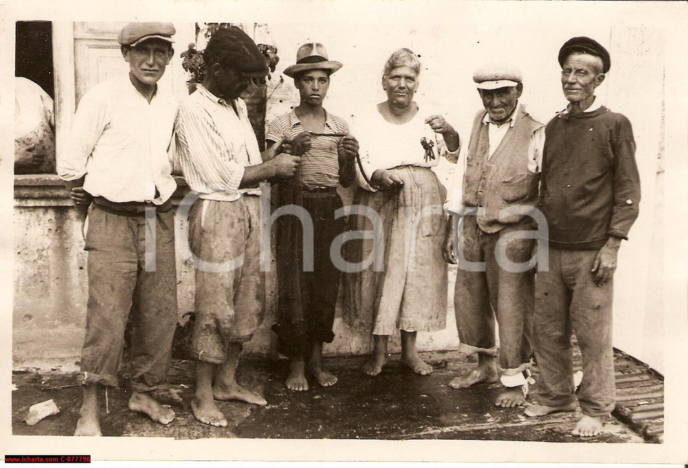 Fotografia d epoca originale 1934 NAPOLI I vecchi pescatori CIPRIANI pescano chiavi nel giorno di SAN PIETRO 1
