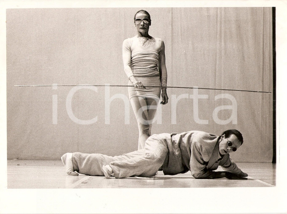 Fotografia d epoca originale 1990 DANZA CONTEMPORANEA Susanne LINKE e Urs DIETRICH in EFFEKTE / GELB Foto 1