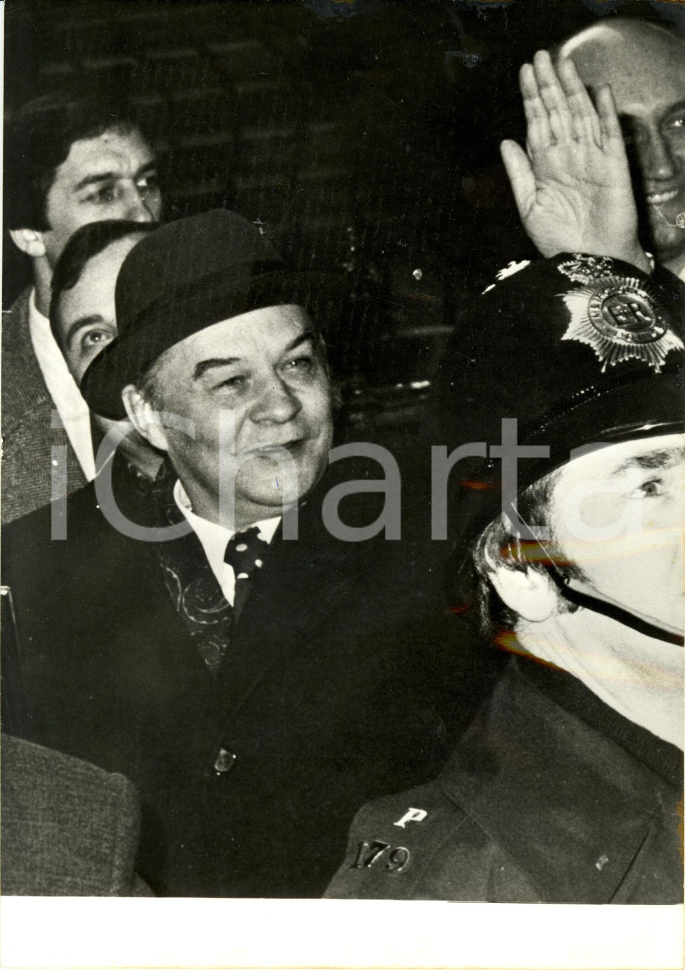 Fotografia d epoca originale 1975 LONDON UK Alexander NIKOLAYEVICH SHELEPIN al suo arrivo Fotografia 1