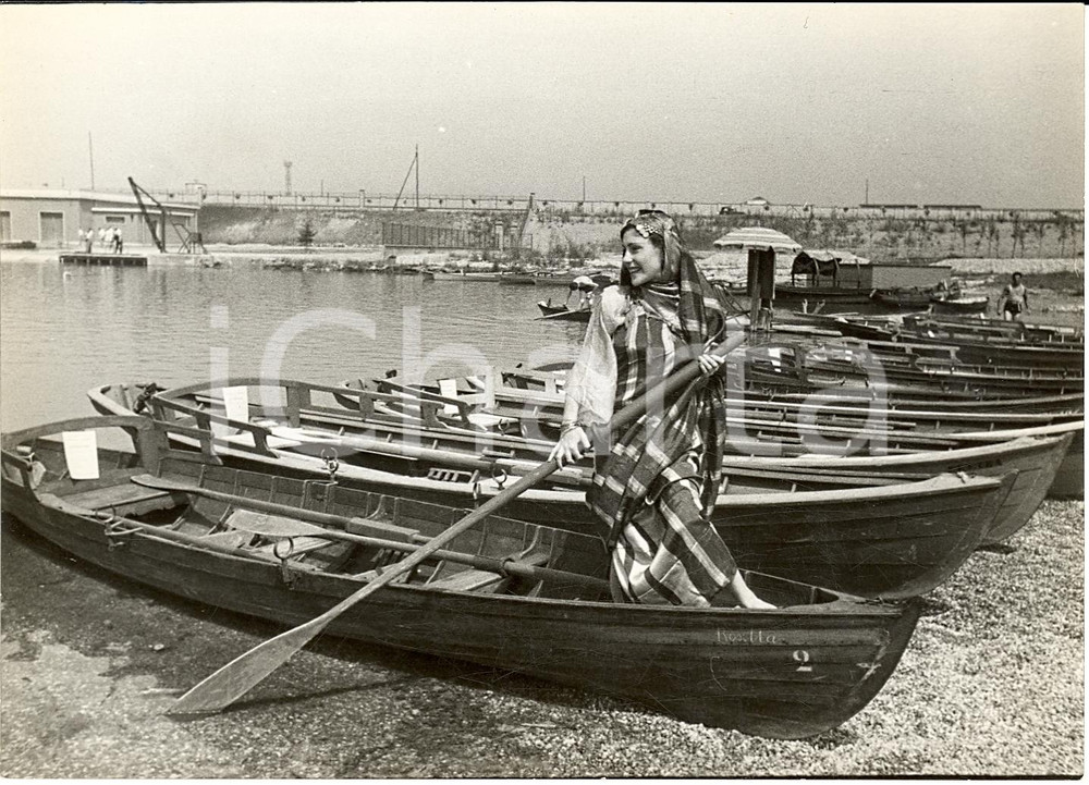 Fotografia d'epoca originale 1939 MILANO Bagnante in costume tripolitano IDROSCALO *Fotografia 1
