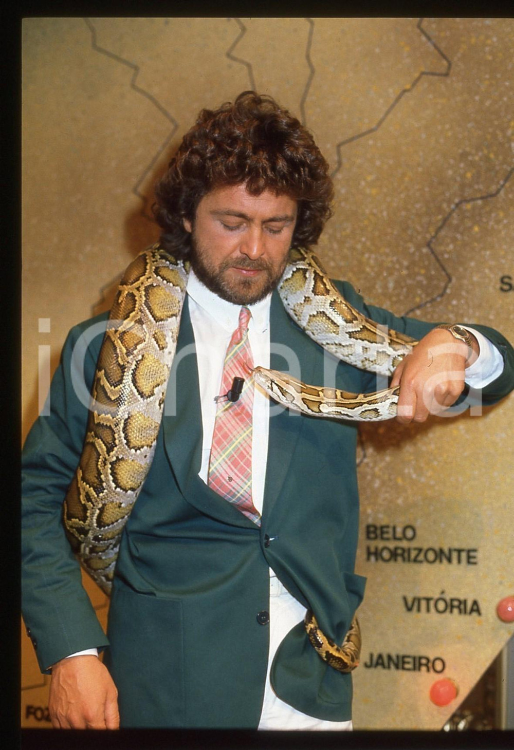 35mm vintage slide* 1984 "TE LO DO IO IL BRASILE" Beppe GRILLO in scena (2)