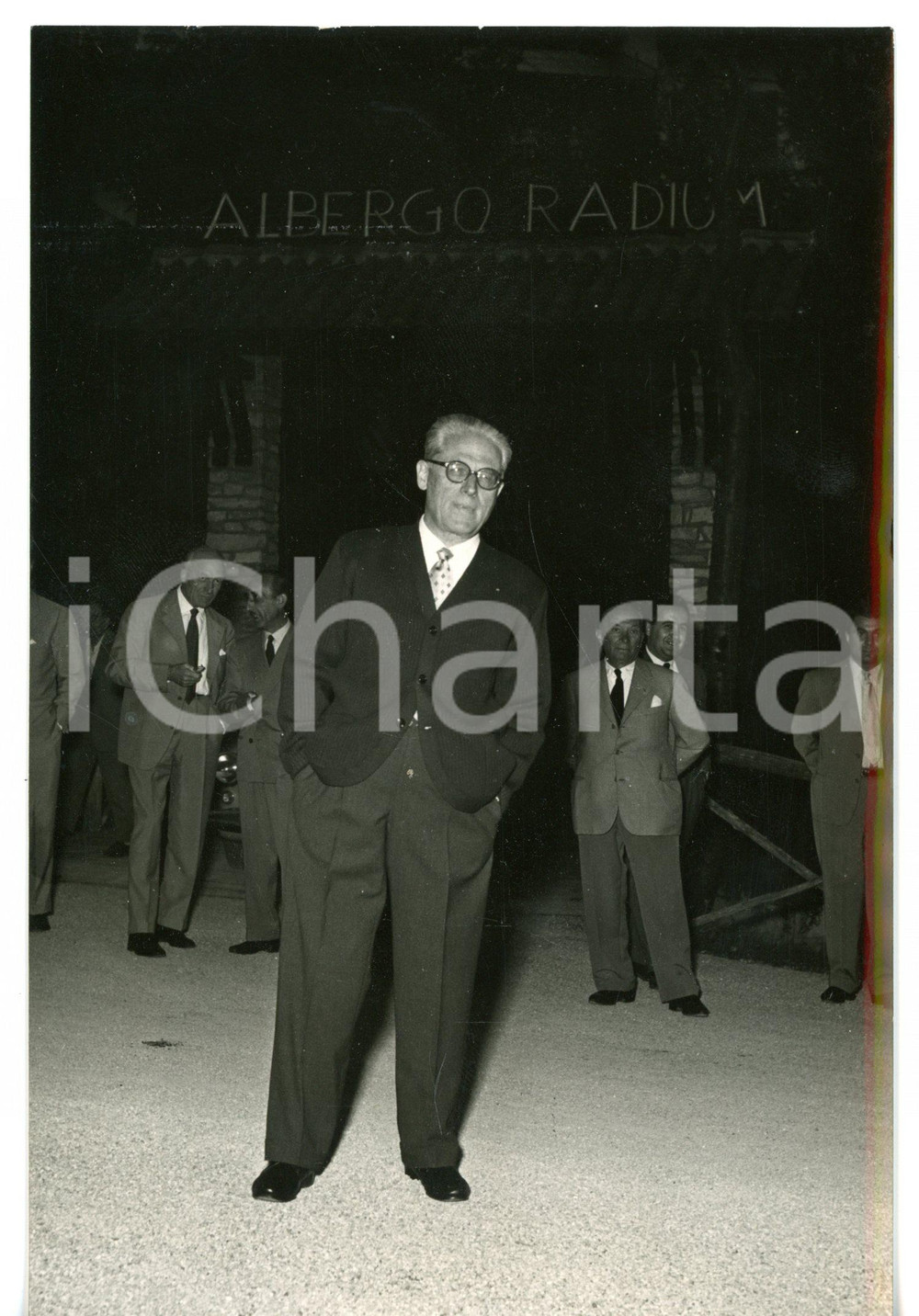 1955 LURISIA (CN) Giovanni GRONCHI all'ingresso dell'albergo RADIUM *Foto 13x18 