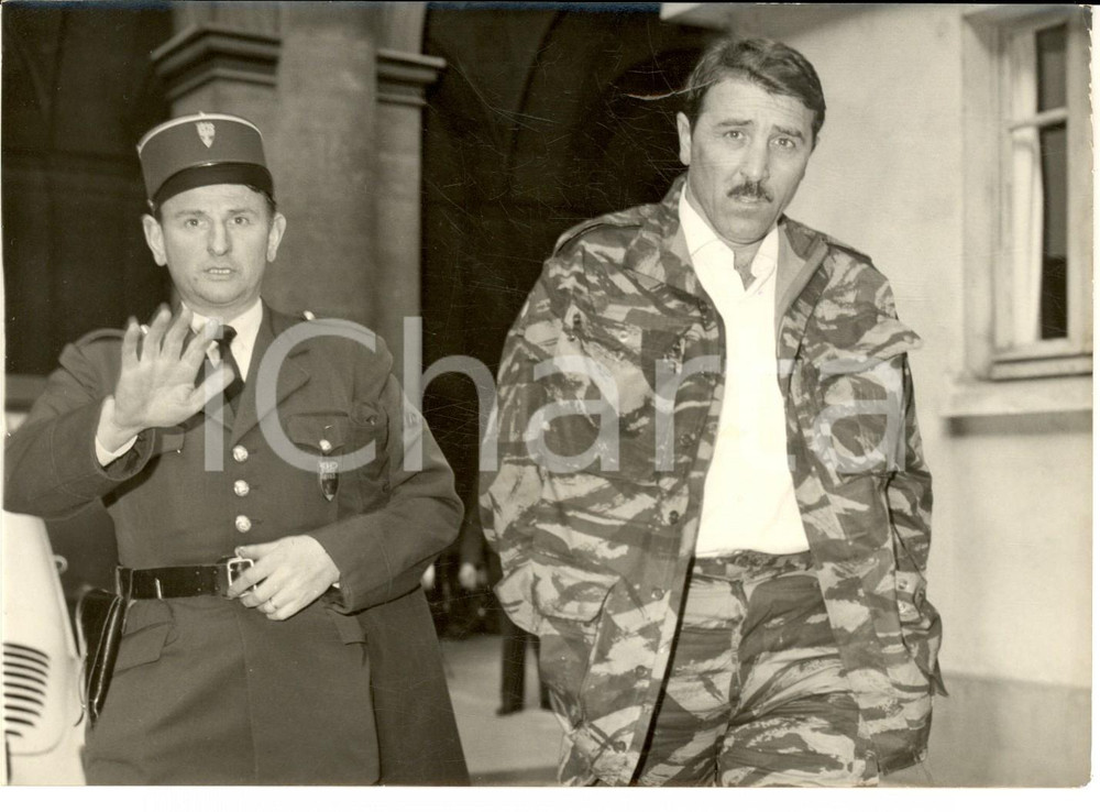 Fotografia d epoca originale 1962 PARIS Arresto di Armand BELVISI per l attentato a DE GAULLE Foto 18x13 1