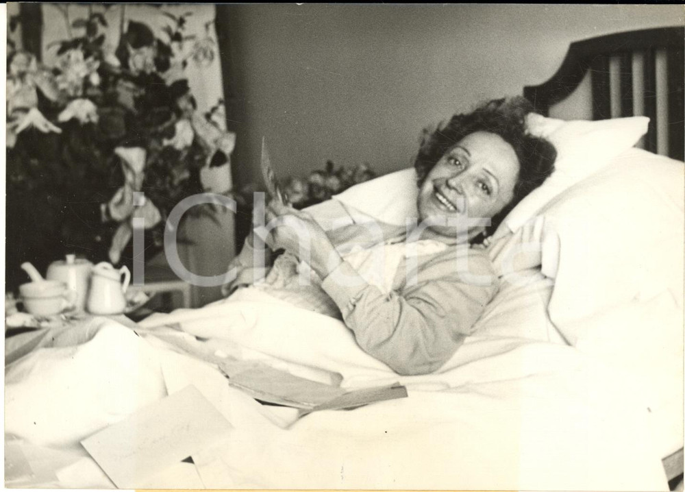 1959 NEUILLY Edith PIAF in ospedale dopo un intervento d'urgenza - Foto 18x13 cm