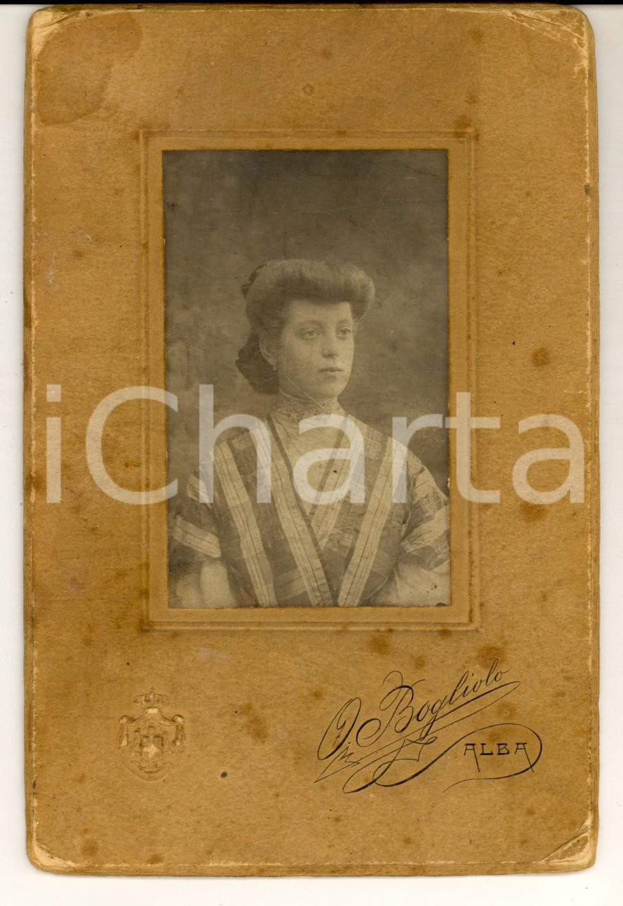 Fotografia d epoca originale 1910 ca ALBA CN Ritratto di giovane donna futura suora Foto BOGLIOLO 12x16 cm 1