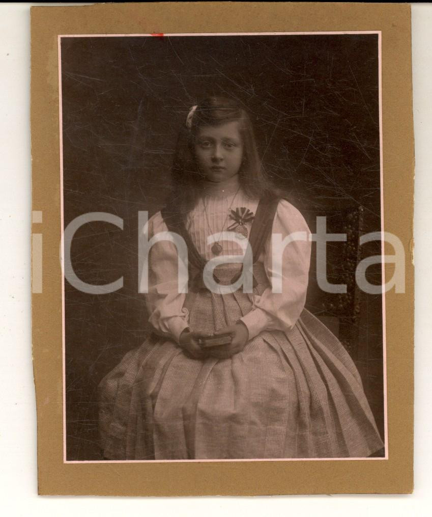 Fotografia d epoca originale 1907 TORINO Ritratto di bambina con medaglia al petto Foto 10x12 VINTAGE 1