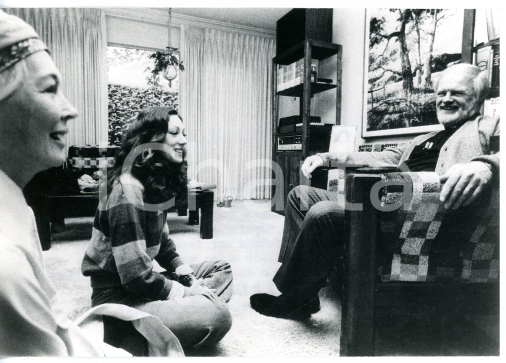 1977 BEVERLY HILLS (CALIFORNIA) Marisa BERENSON e lo psicanalista Gordon RATTRAY