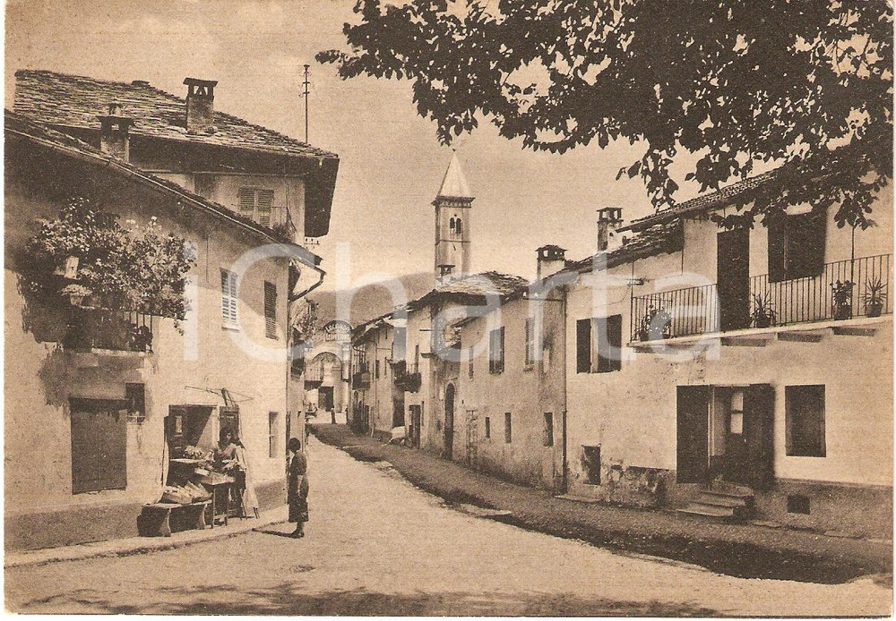 Cartolina originale da collezione 1950 ca VALGRANA CN Via Duccio Galimberti LOCANDA LEON D ORO Animata FG NV 1