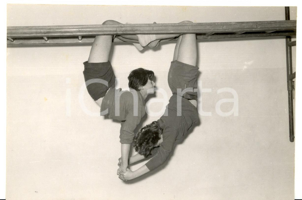 Fotografia d epoca originale 1954 MODENA Ginnastica correttiva ragazze prof. BONOLA Foto 2 1