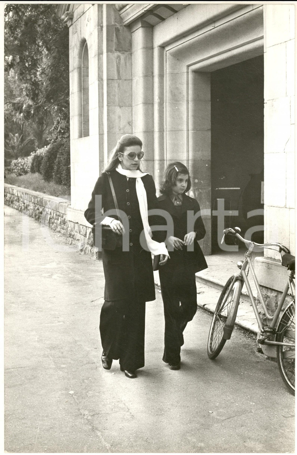 1975 ca COSTUME Cantante MILVA con la figlia Martina CORGNATI (4) *Foto