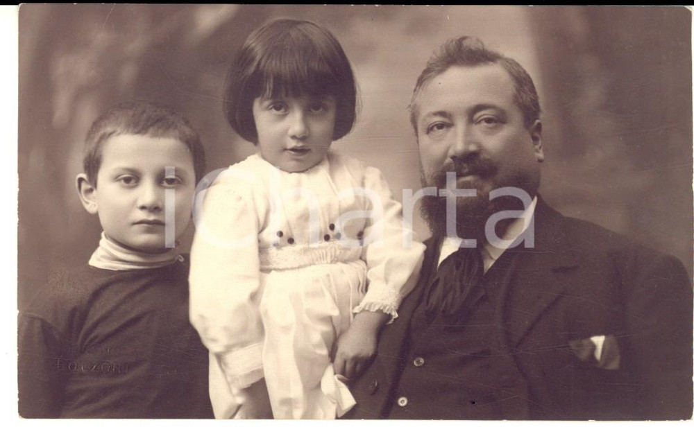 Fotografia d epoca originale 1910 ca NOVARA Ritratto di un uomo con i figli bambini Foto Oreste BOLZONI 1