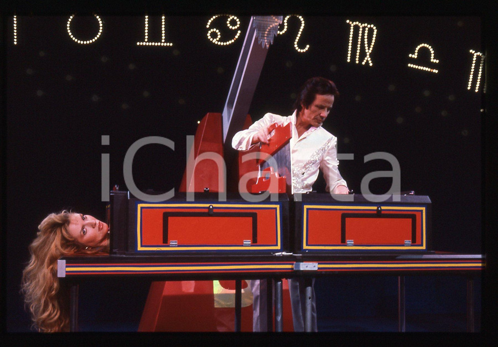 35mm vintage slide* 1984 RAI 2 IL TRAPPOLONE Mago SILVAN - Gioco di prestigio 83