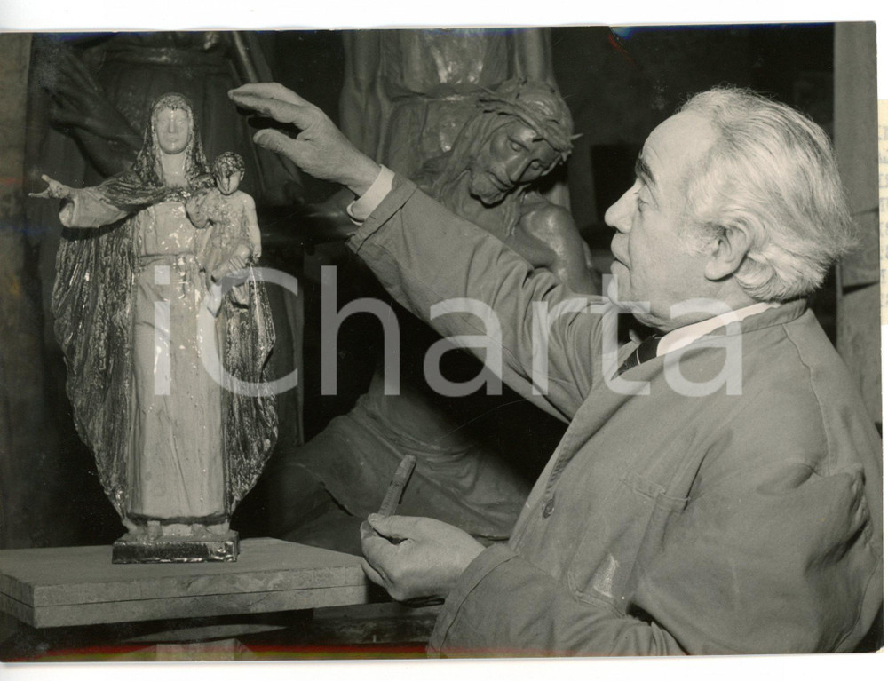 1955 MILANO Scultore Angelo FRANCO con modellino statua più alta del mondo *Foto