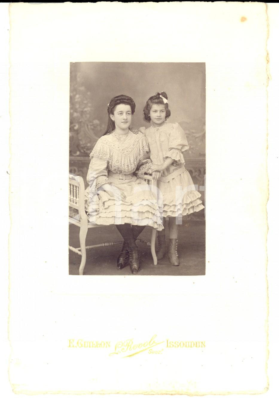 Fotografia d epoca originale 1900 ca ISSOUDUN F Ritratto di due sorelle in abito bianco Foto E. GUILLON 1