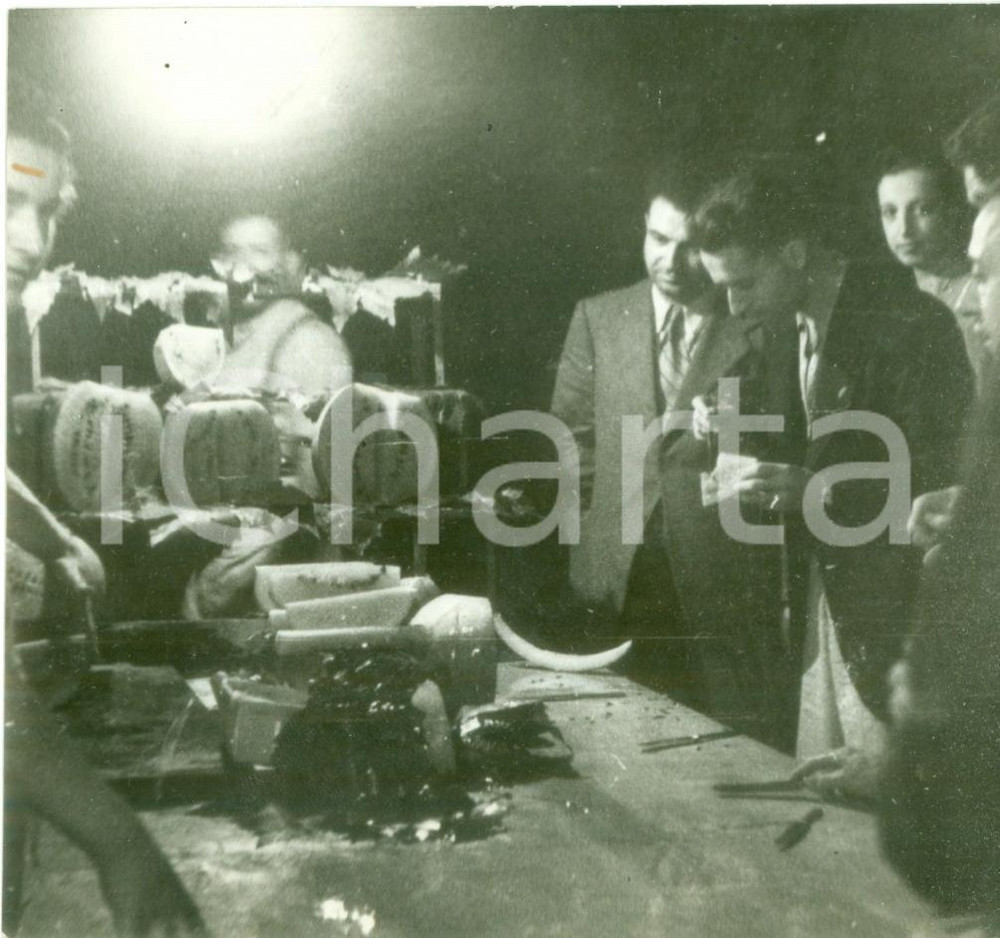 Fotografia d epoca originale 1939 MILANO Milanesi si rinfrescano con l anguria d estate Fotografia 1