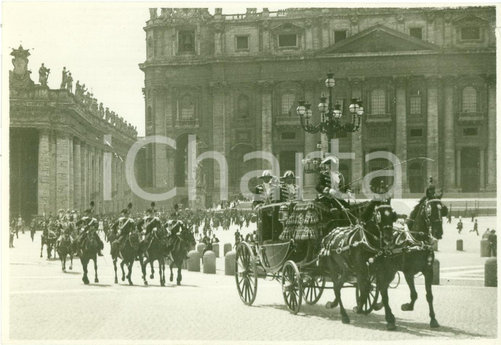 Fotografia d epoca originale 1929 CITTA  DEL VATICANO Berlina Reale lascia SAN PIETRO con il corteo Foto 1
