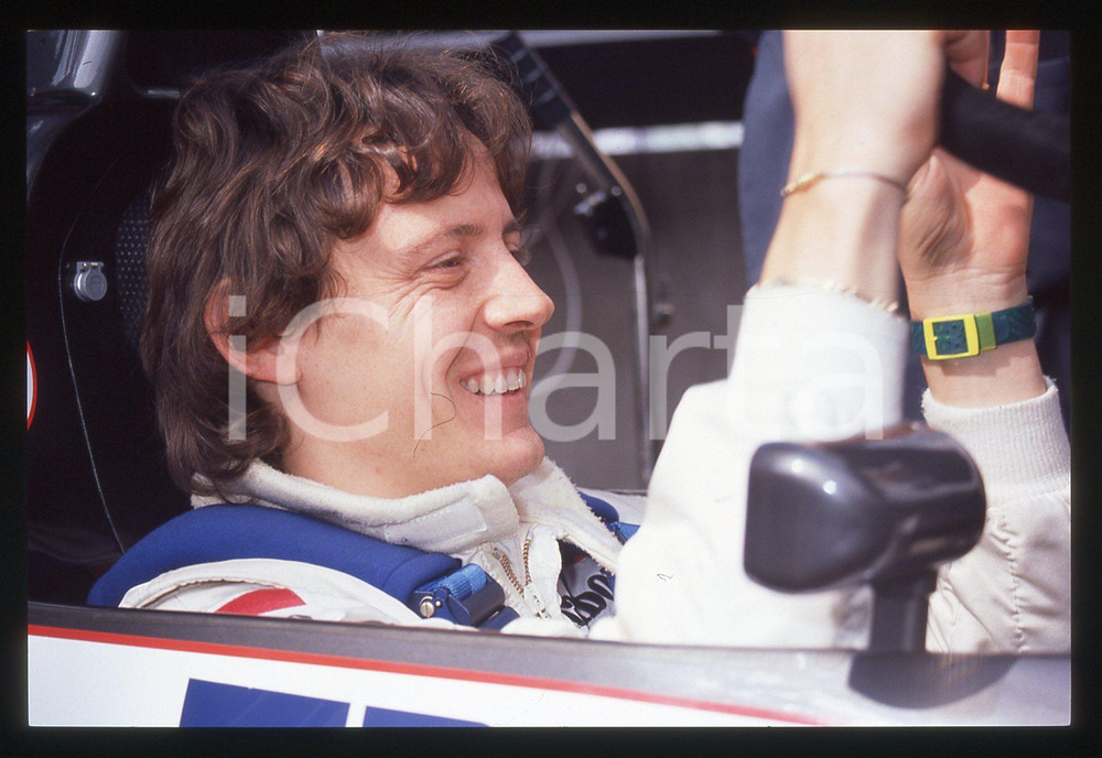 35mm vintage slide* 1991 FORMULA 1 - Stefano MODENA su TYRRELL 020 ai box (27)