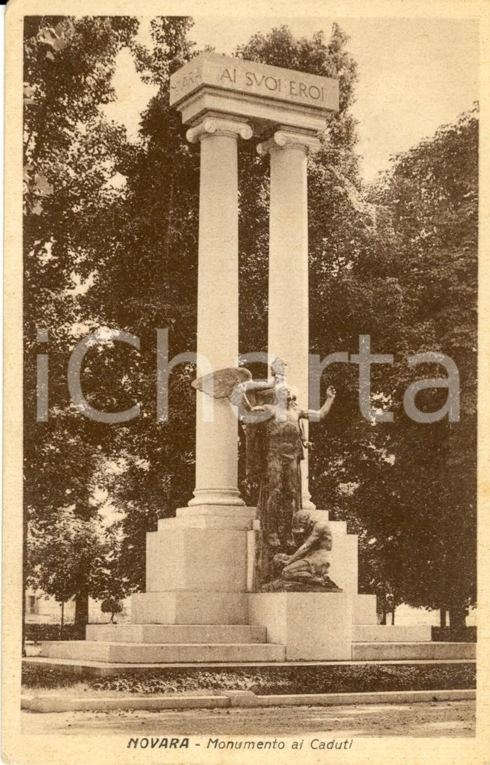 Cartolina originale da collezione 1940 ca NOVARA Veduta del Monumento ai Caduti *Cartolina FP NV 1
