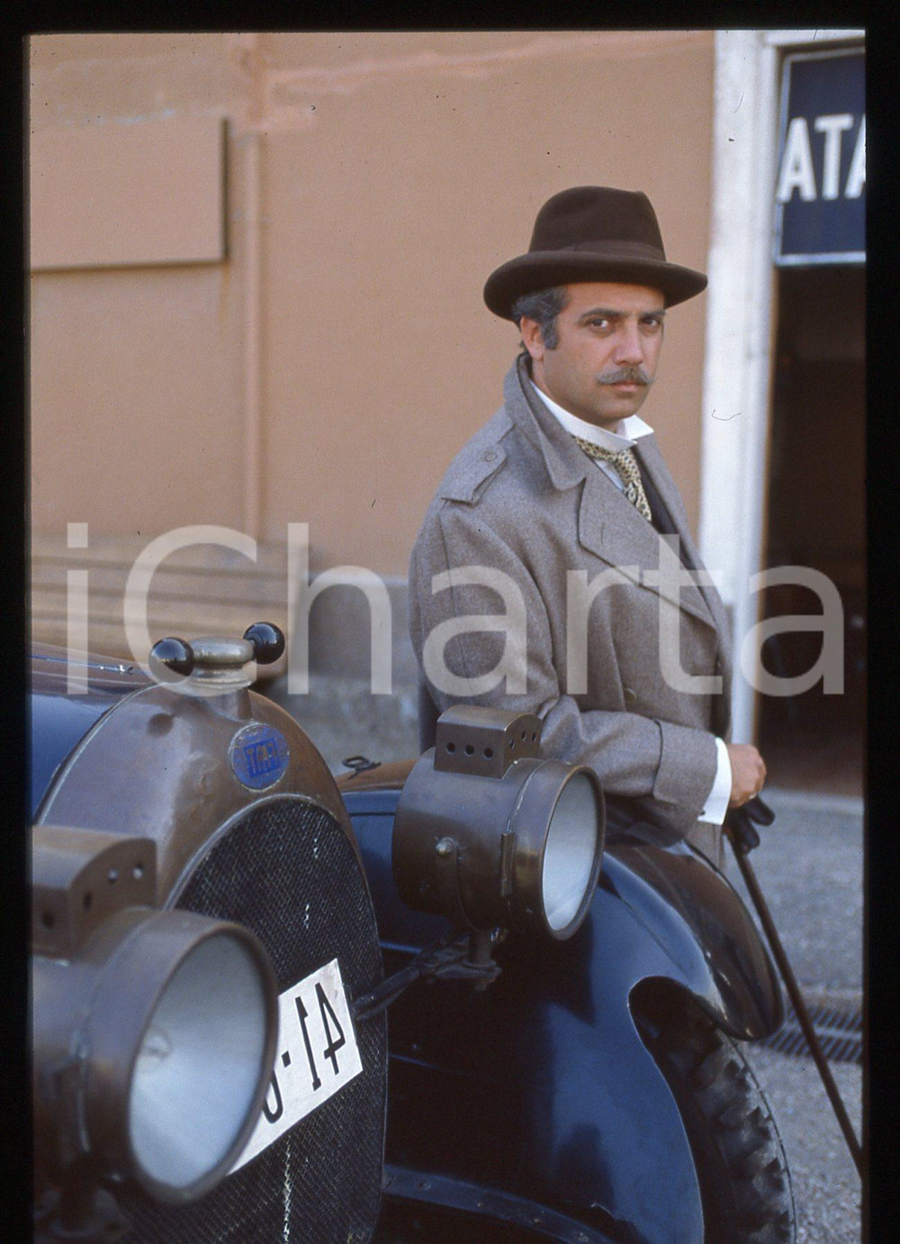 35mm vintage slide*1995 LA FAMIGLIA RICORDI -  Massimo GHINI con FIAT 501 
