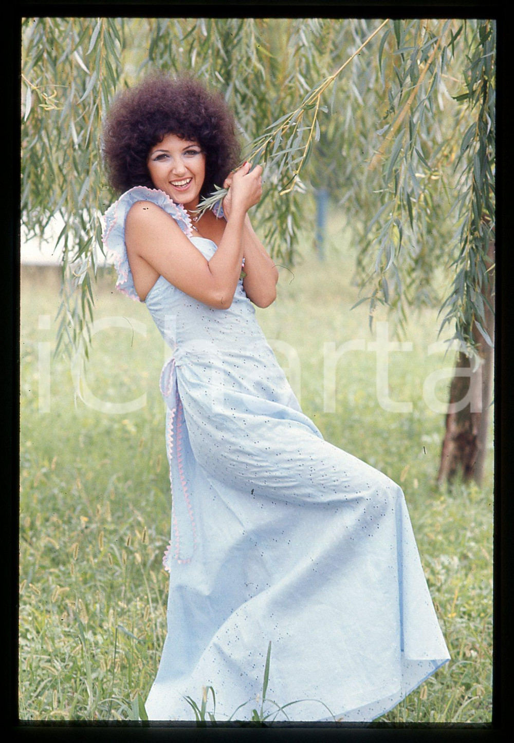 35mm vintage slide* 1975 ca ITALIA Marcella BELLA in campagna Ritratto (4)