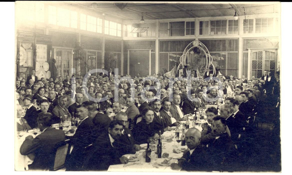 Fotografia d epoca originale 1920 ca MILANO ? Cena per membri di un associazione militare Foto cartolina 1