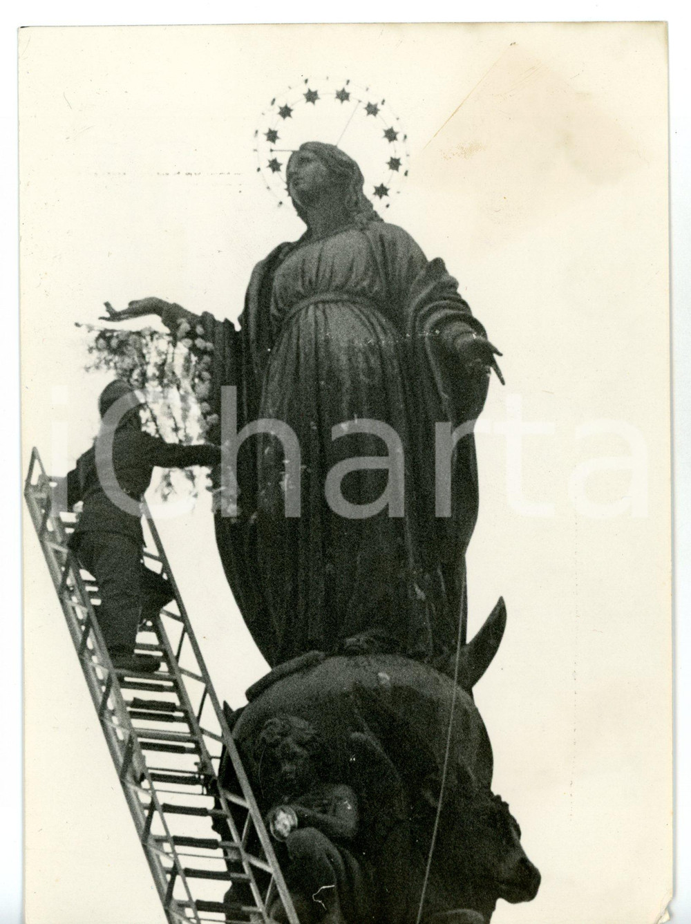 1958 ROMA Piazza di Spagna - Omaggio dei pompieri alla Colonna dell'Immacolata