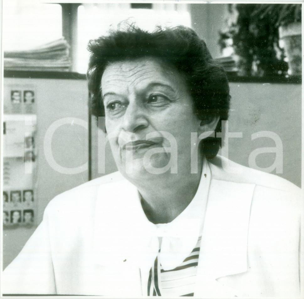 Fotografia d epoca originale 1988 ALSACE FRANCE Militante Alice MOSNIER durante un incontro Fotografia 1