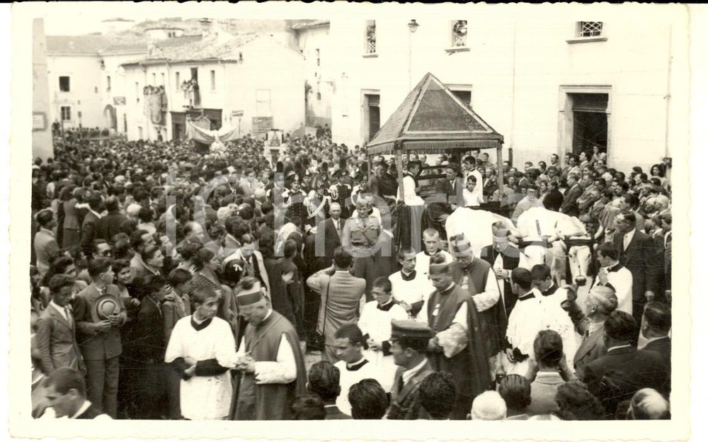 Fotografia d epoca originale 1950 ca LARINO Festa di SAN PARDO  I carri in processione  Foto cartolina 1