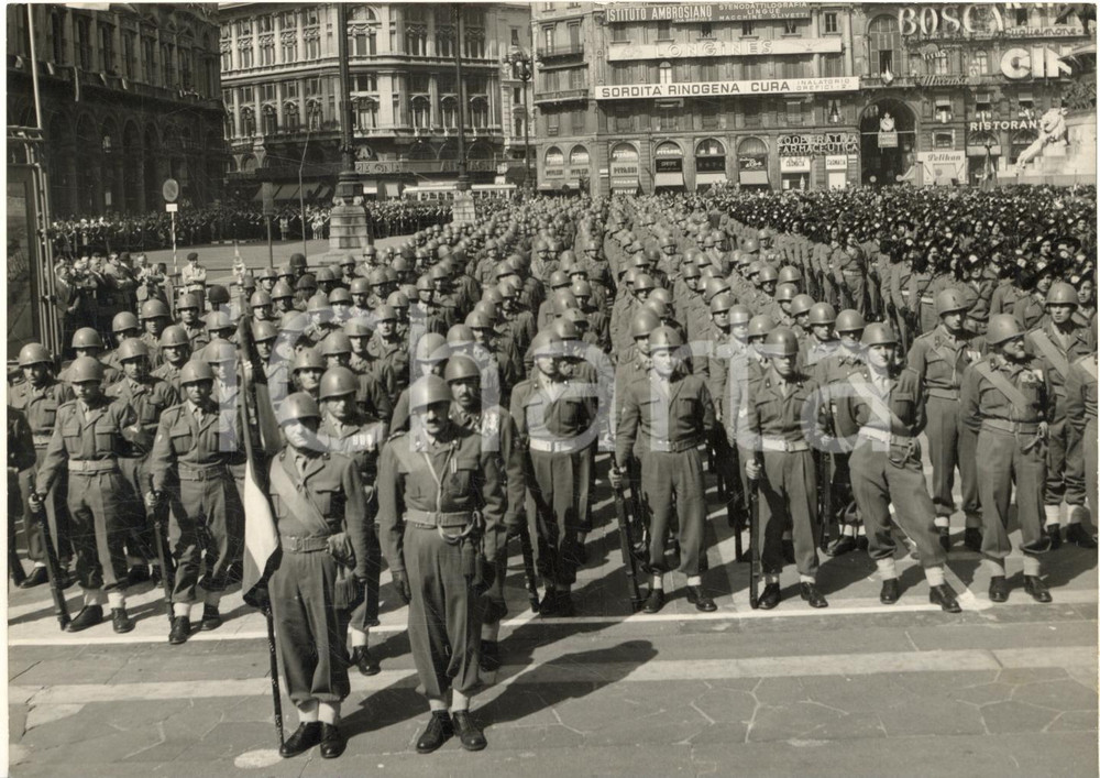 1955 MILANO Piazza Duomo - Parata per 1° Decennale Liberazione *Foto 18x13