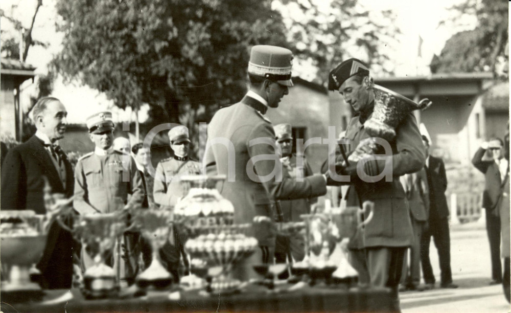Fotografia d epoca originale 1933 FIRENZE Concorso Internazionale IPPICA  Umberto II premia vincitori Foto 1